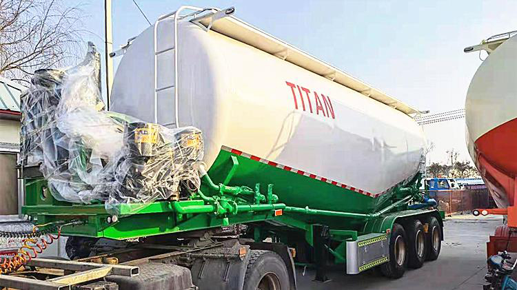 3 Axle 50 Ton Bulker Powder Tanker Trailer for Sale in Ghana