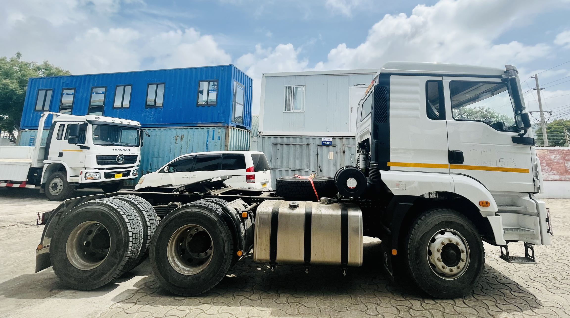 Shacman H3000 Tractor in Dar for sale